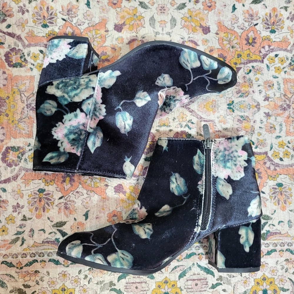🌼 SAM EDELMAN Circus Vikki Black Ankle Boot | Plush | Bootie | 90s Y2K | size 7